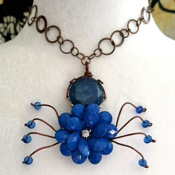 Handmade blue Spider flower necklace - Picture 2 of 4